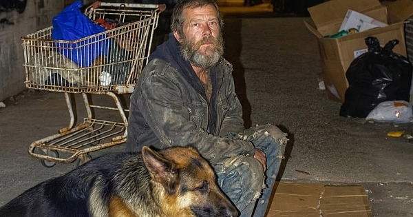 Vefat eden eşimin ceketini evsiz bir adama verdim 