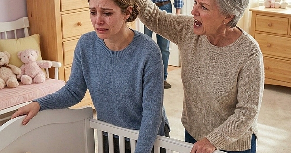 Bebeğimin uyku saatinde onu kontrol etmek için kamerayı kurdum 