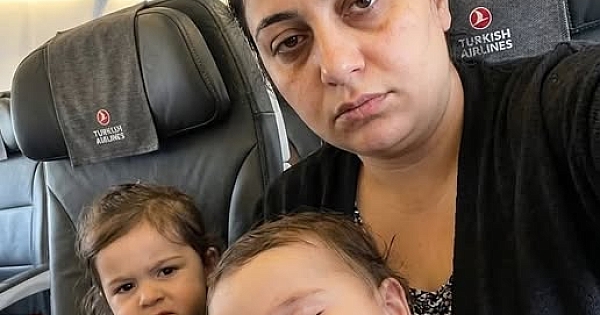 Eşim Emre ve ben, 18 aylık ikizlerimiz 